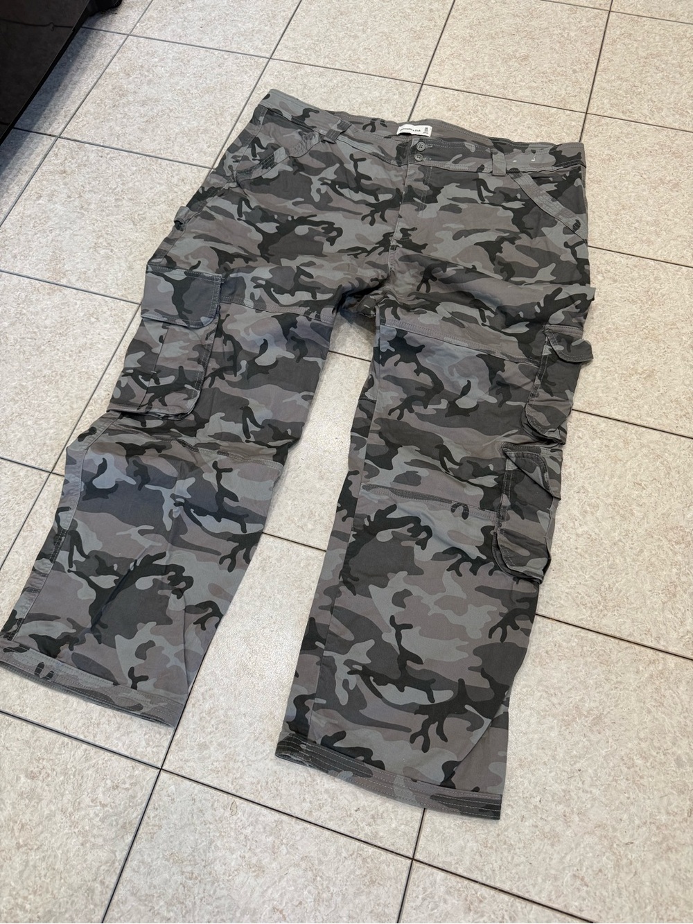 Abercrombie & Fitch Gray Camo Cargo Pants fits like 46” x 30”